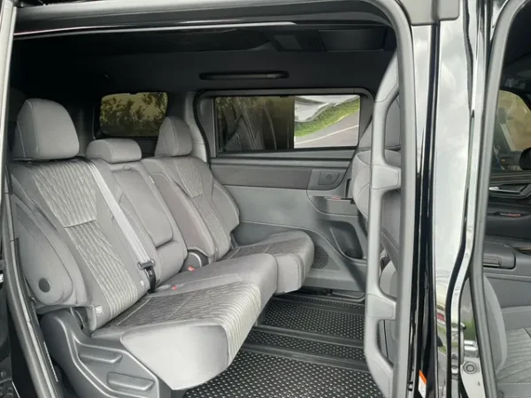 toyota alphrad 40 ปี 2026